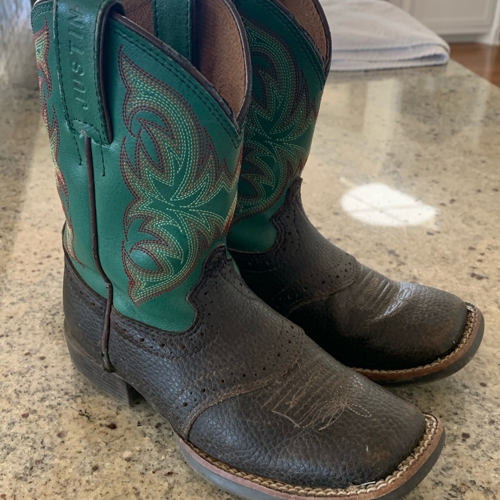 Justin boots boy size 10.5
